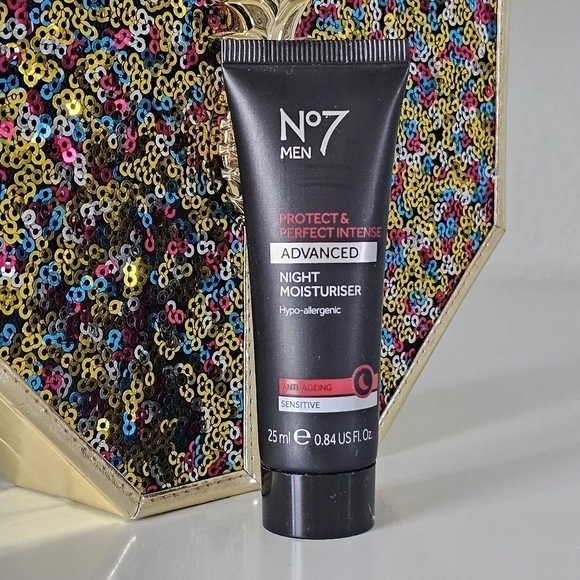 π 4 for $25π  No7 MEN ADVANCED NIGHT MOISTURISER - Picture 5 of 7